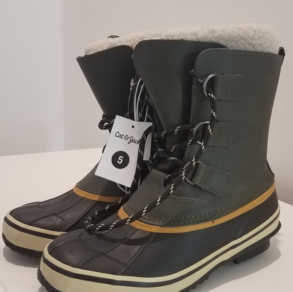 Cat and Jack insulate boots